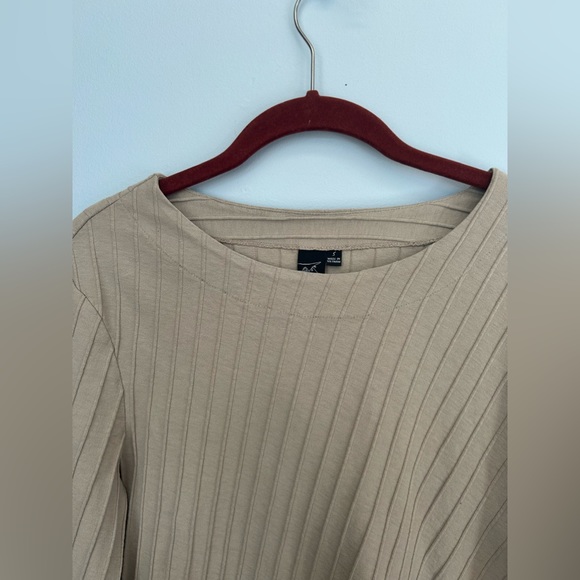 FOCUS size S brown v line top - Picture 7 of 8